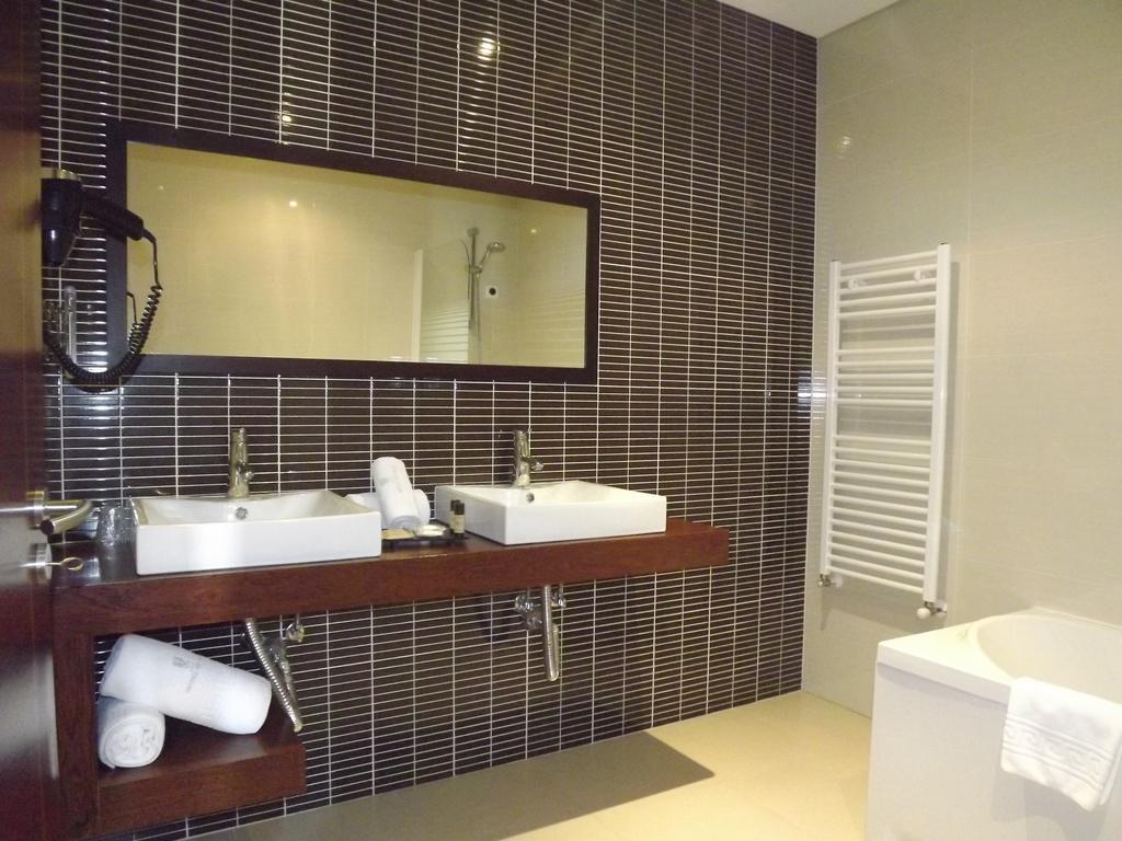 Hotel Do Vale Aguiar da Beira Buitenkant foto