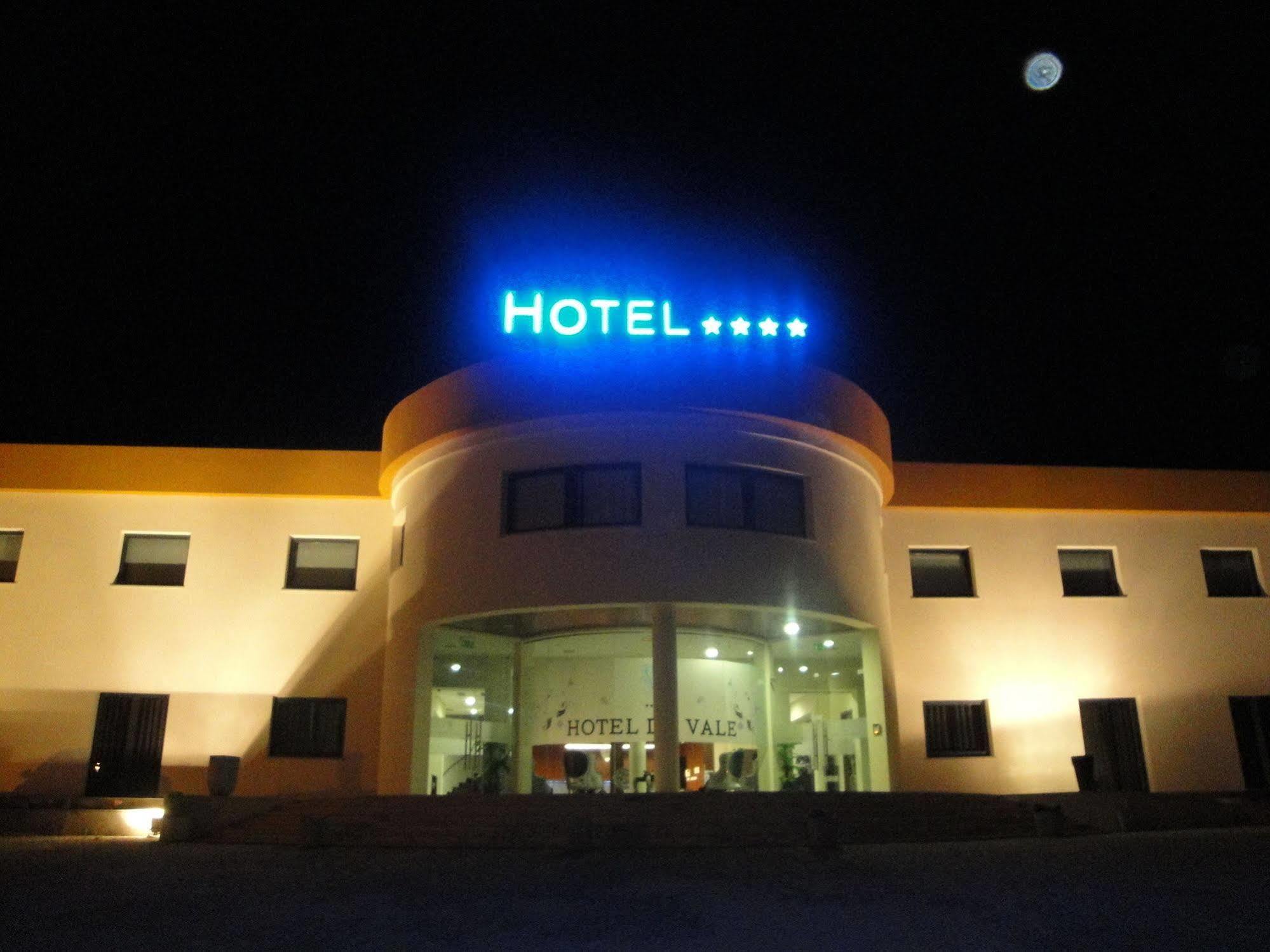 Hotel Do Vale Aguiar da Beira Buitenkant foto