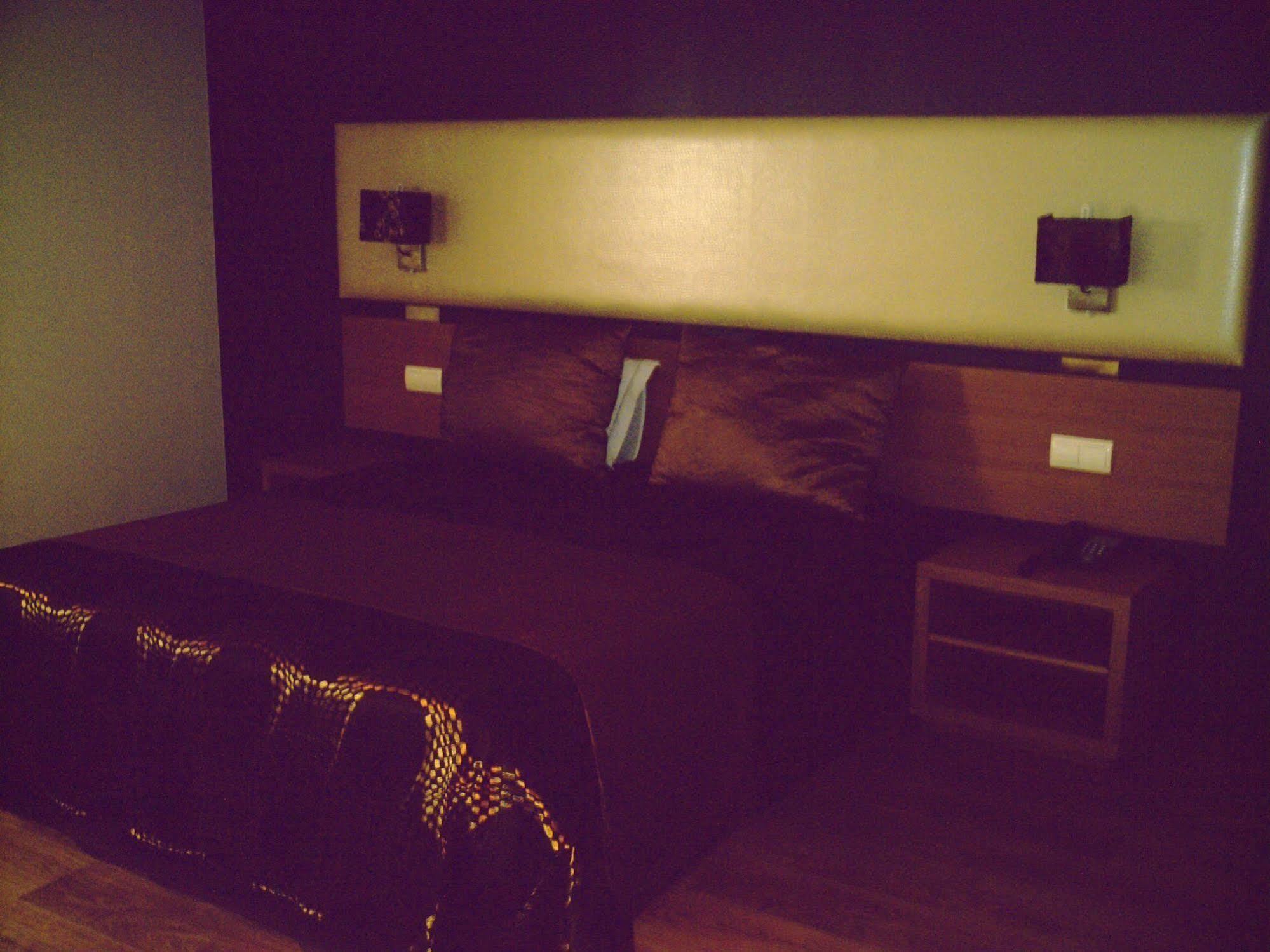 Hotel Do Vale Aguiar da Beira Buitenkant foto