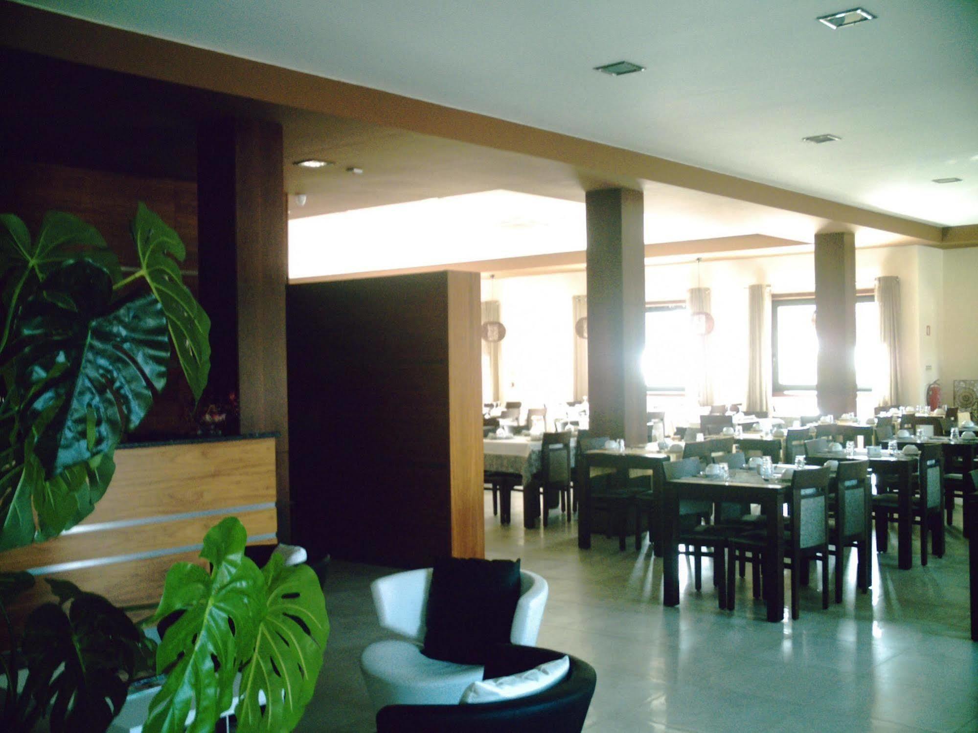 Hotel Do Vale Aguiar da Beira Buitenkant foto